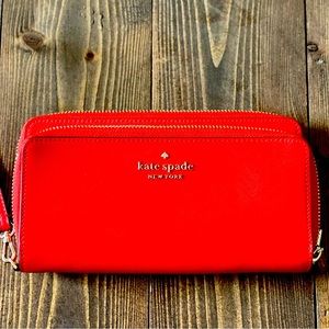 Kate Spade Payton Leather Large Carryall wallet/wristlet